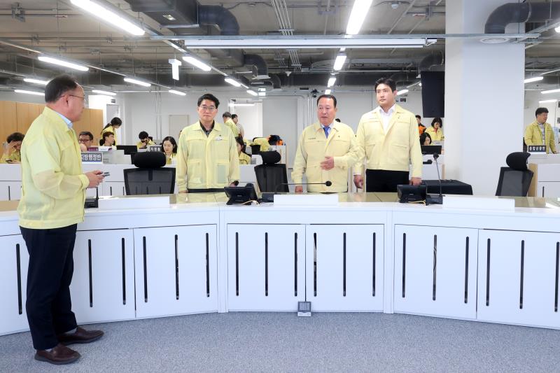 안전행정위원회 안계일 위원장, 이상원 부위원장 2023 을지연습 경기도전시종합상황실 방문 사진 5