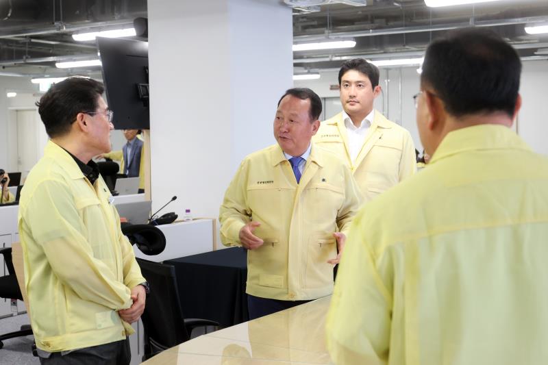 안전행정위원회 안계일 위원장, 이상원 부위원장 2023 을지연습 경기도전시종합상황실 방문 사진 6