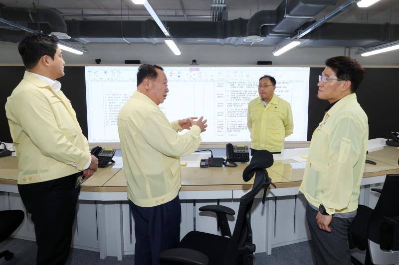 안전행정위원회 안계일 위원장, 이상원 부위원장 2023 을지연습 경기도전시종합상황실 방문 사진 7