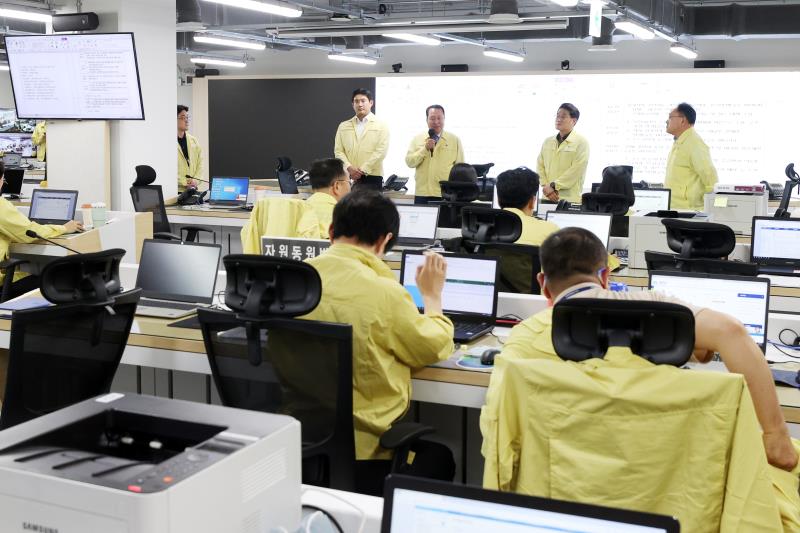 안전행정위원회 안계일 위원장, 이상원 부위원장 2023 을지연습 경기도전시종합상황실 방문 사진 9