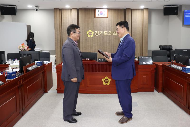 제11대 제2기 예산결산특별위원회 공로패 수여식