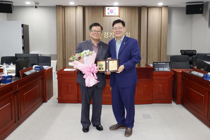 제11대 제2기 예산결산특별위원회 공로패 수여식_4