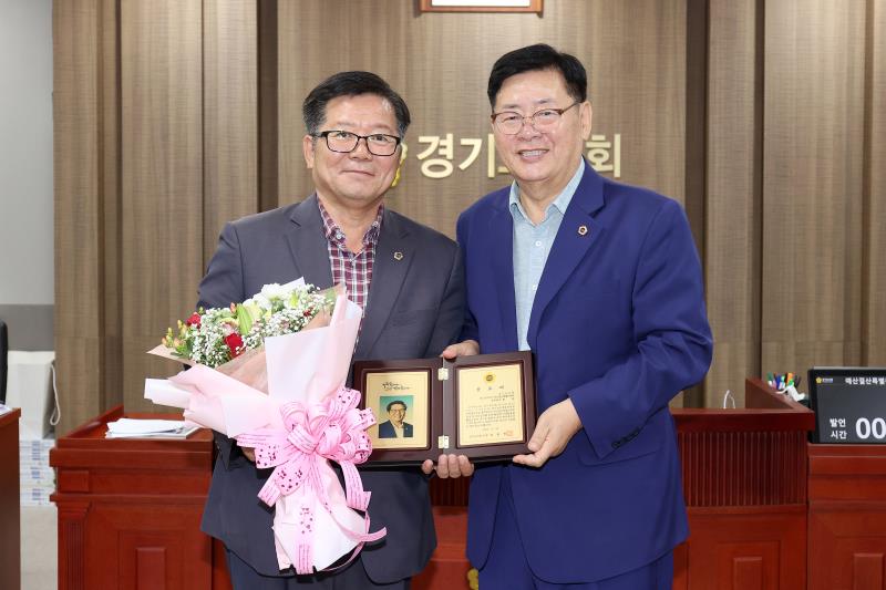 제11대 제2기 예산결산특별위원회 공로패 수여식_5