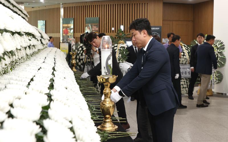 경기도의회 국민의힘 의원 화성 공장 화재 희생자 합동분향소 방문 추모_10