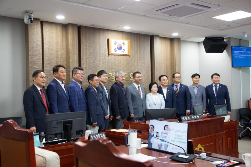 11대 후반기 도시환경위원회 단체사진_2