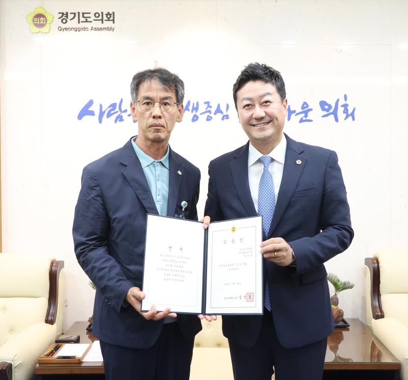 김진경의장 의회사무처 팀장급 인사 임용장 교부_4