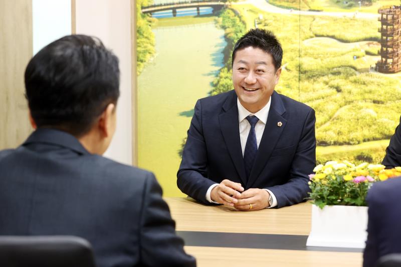 김진경 의장 신임 고영인 경제부지사, 윤준호 정무수석 접견_8