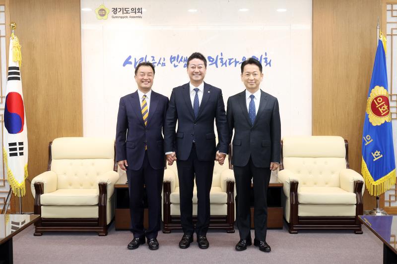 김진경 의장 신임 고영인 경제부지사, 윤준호 정무수석 접견