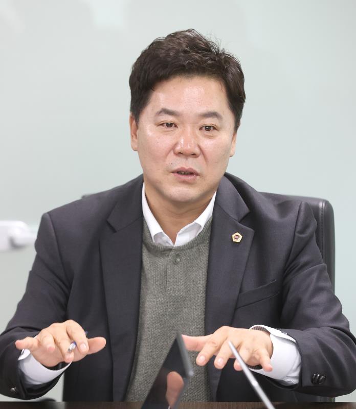 경기도청예산결산특별위원회 김성수 위원장 출입기자단 인터뷰_6