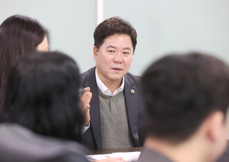 경기도청예산결산특별위원회 김성수 위원장 출입기자단 인터뷰_8