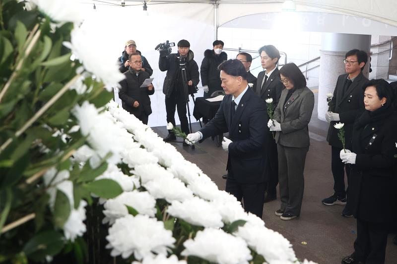 경기도의희 더불어민주당 최종현 대표의원등 제주항공 여객기사고 희생자 합동분향소 조문_2