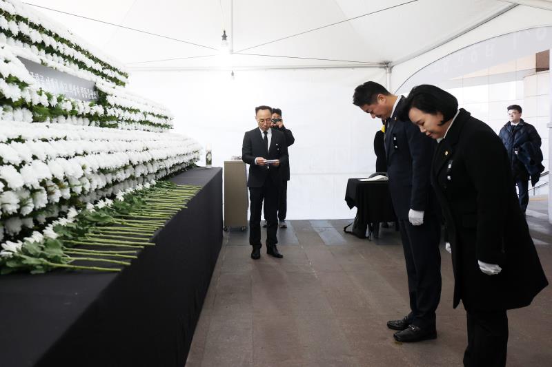 제주항공 여객기사고 희생자 합동분향소 조문_7