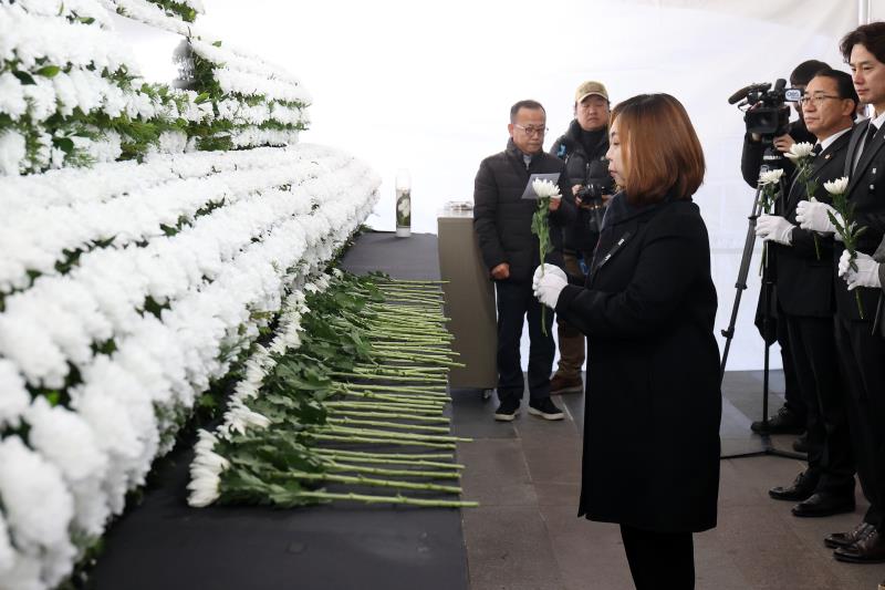 제주항공 여객기사고 희생자 합동분향소 조문_4