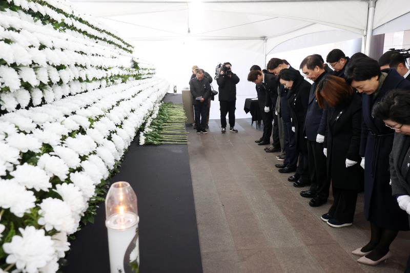 제주항공 여객기사고 희생자 합동분향소 조문_7