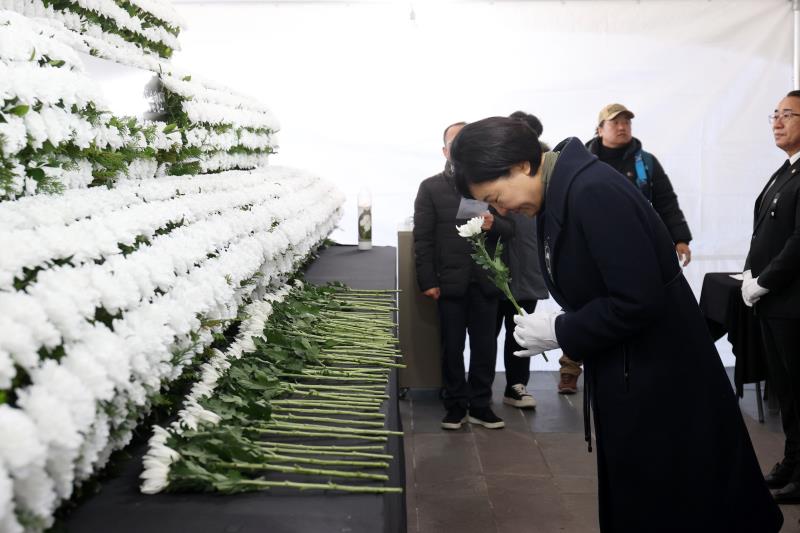 제주항공 여객기사고 희생자 합동분향소 조문_6