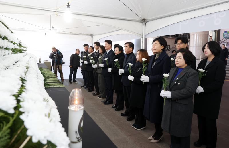 제주항공 여객기사고 희생자 합동분향소 조문_3