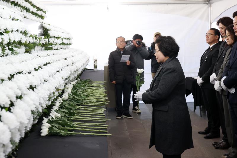 제주항공 여객기사고 희생자 합동분향소 조문_4