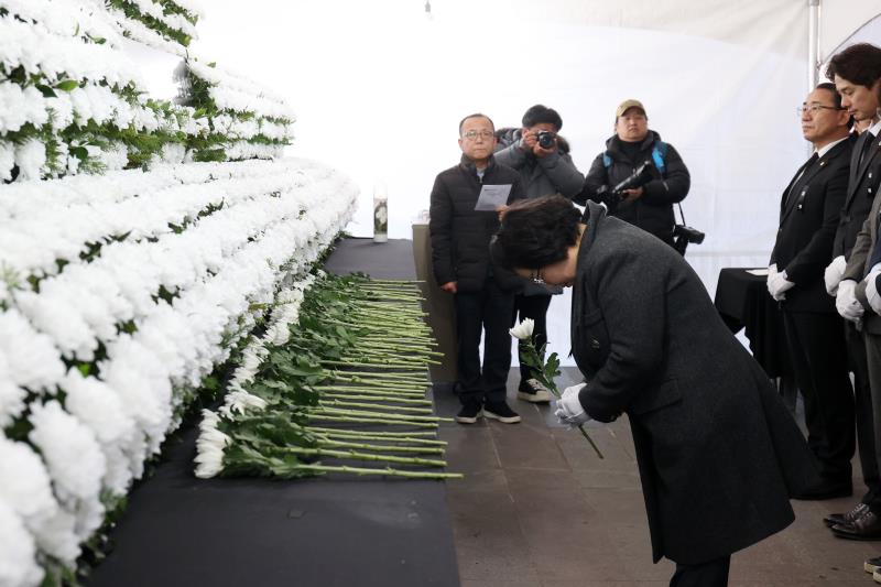 제주항공 여객기사고 희생자 합동분향소 조문_5