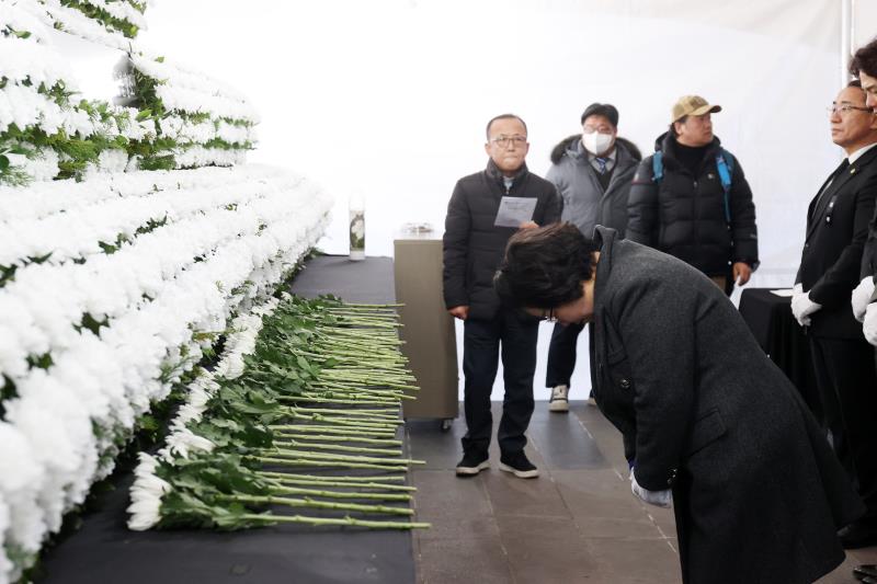 제주항공 여객기사고 희생자 합동분향소 조문_6