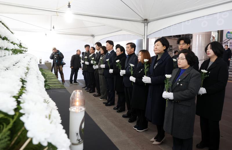 제주항공 여객기사고 희생자 합동분향소 조문_2