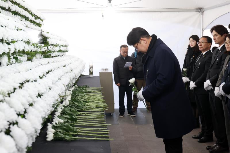 제주항공 여객기사고 희생자 합동분향소 조문_3