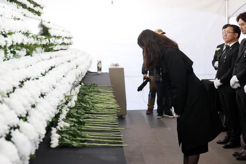 제주항공 여객기사고 희생자 합동분향소 조문_4