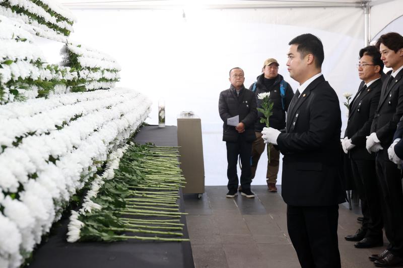 제주항공 여객기사고 희생자 합동분향소 조문_3