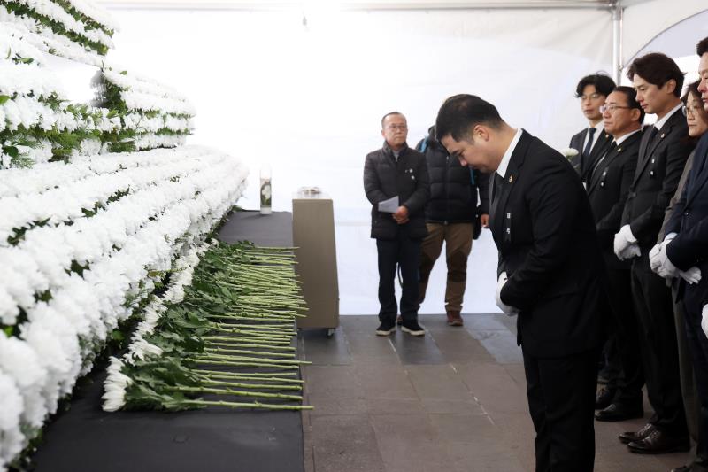 제주항공 여객기사고 희생자 합동분향소 조문_5