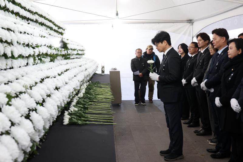 제주항공 여객기사고 희생자 합동분향소 조문_3