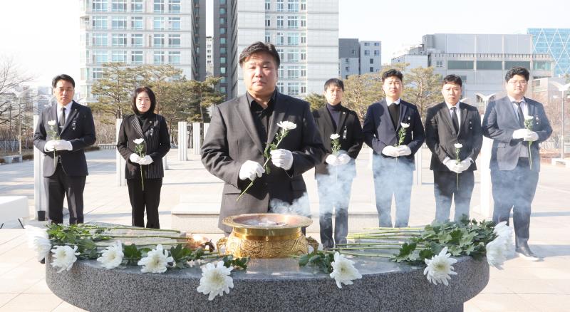 국민의힘 대표단 현충탑 참배 및 제주 항공 사고 합동 분향_10