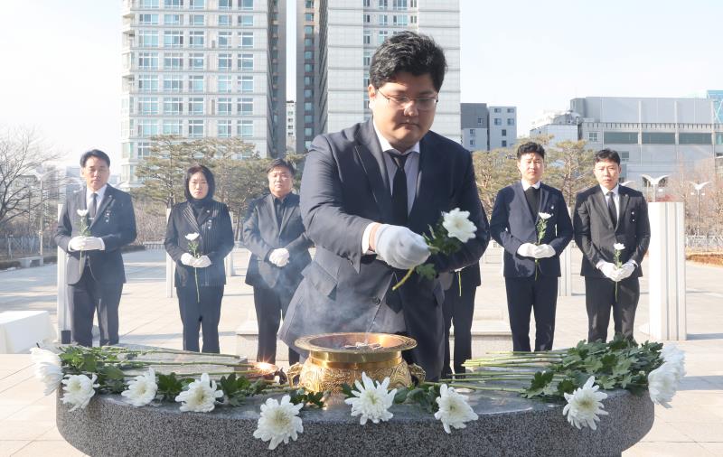 국민의힘 대표단 현충탑 참배 및 제주 항공 사고 합동 분향_10