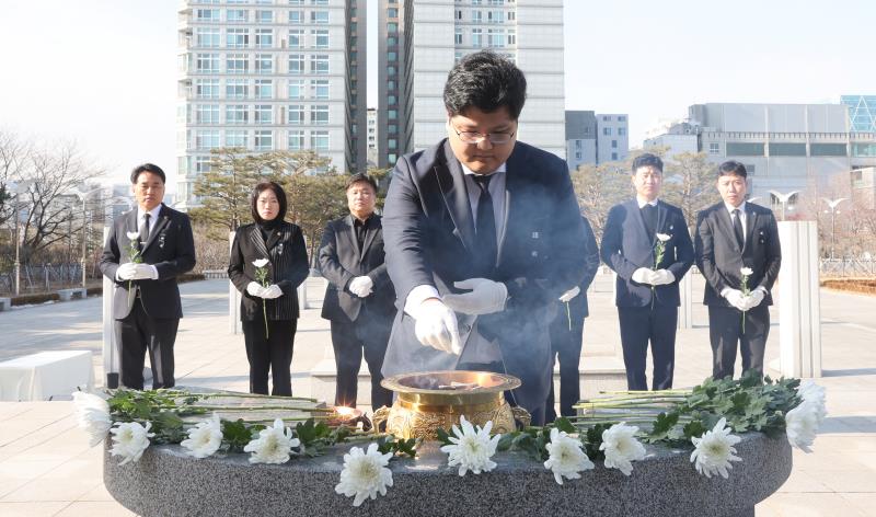 국민의힘 대표단 현충탑 참배 및 제주 항공 사고 합동 분향