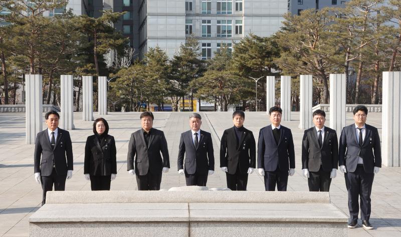 국민의힘 대표단 현충탑 참배 및 제주 항공 사고 합동 분향_9