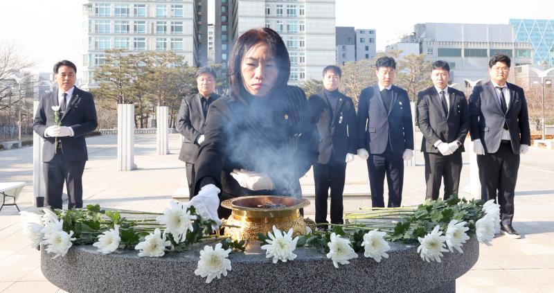 국민의힘 대표단 현충탑 참배 및 제주 항공 사고 합동 분향_10