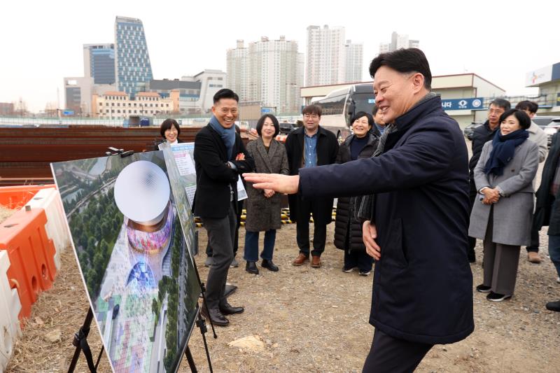 제11대 후반기 더불어민주당 대표단 K-컬처밸리 복합개발사업 현장 정책 간담회_9