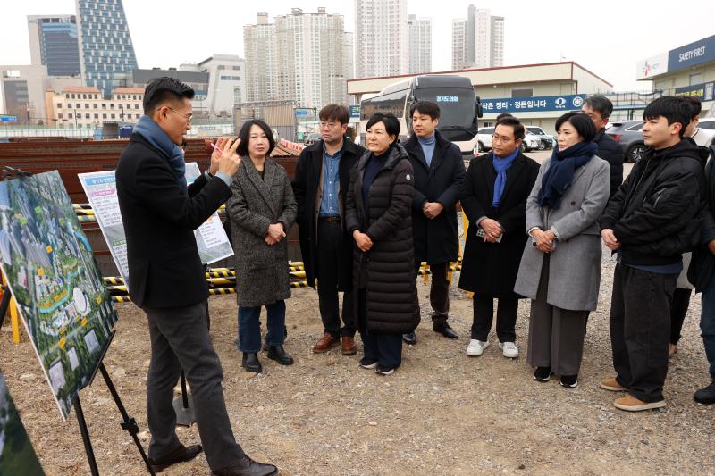 제11대 후반기 더불어민주당 대표단 K-컬처밸리 복합개발사업 현장 정책 간담회_4