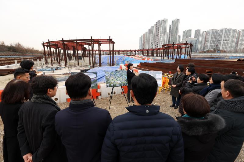 제11대 후반기 더불어민주당 대표단 K-컬처밸리 복합개발사업 현장 정책 간담회_2