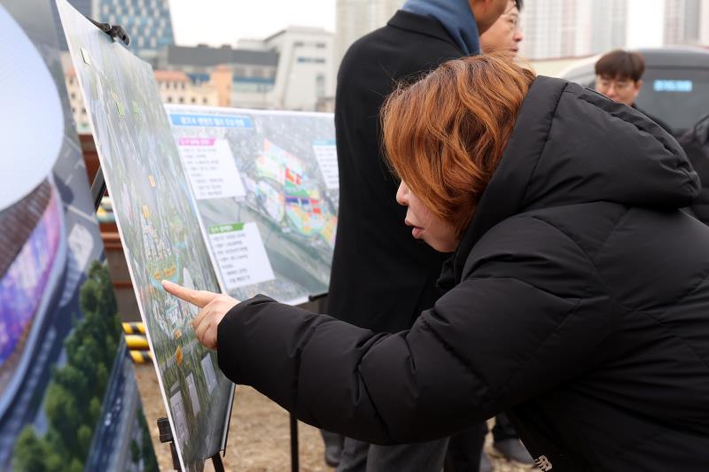 제11대 후반기 더불어민주당 대표단 K-컬처밸리 복합개발사업 현장 정책 간담회_8