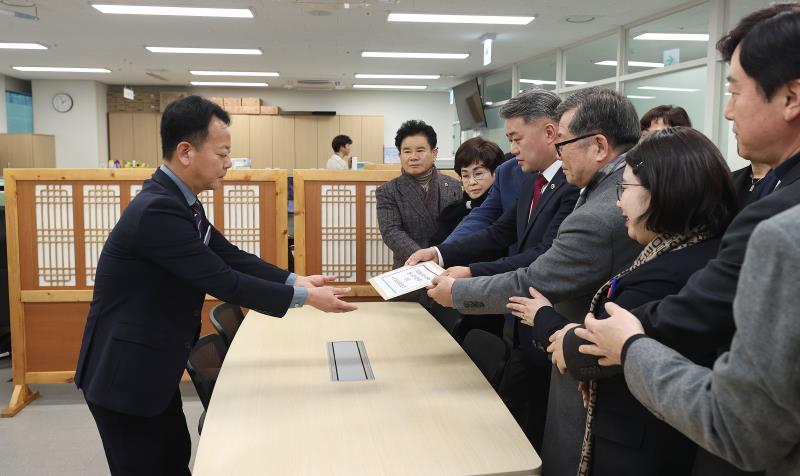 경기도의회 국민의힘, 이재명 대표 관련 촉구 건의안 제출_4