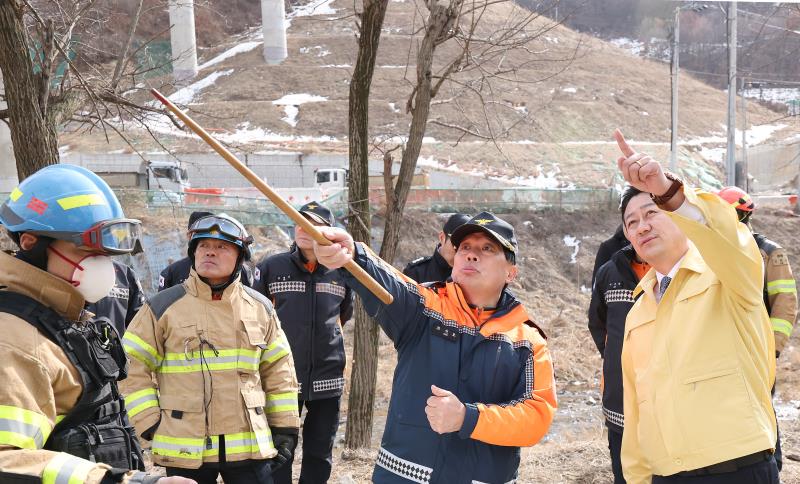 김진경의장 서울 세종 고속도로 안성구간 다리 붕괴 현장 방문_5