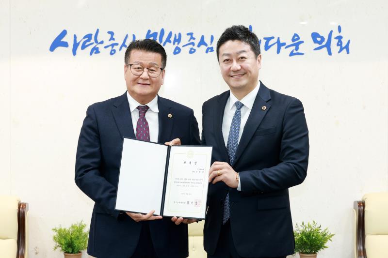 경기도의회 조례시행추진관리단 위원 위촉식 및 현판 제막식_9
