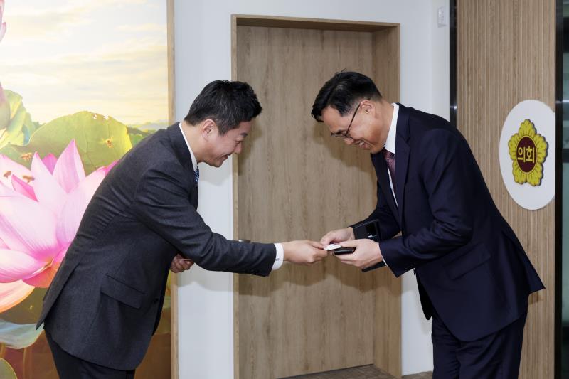 김진경 의장 신임 김재병 경기소방재난본부장 접견_3