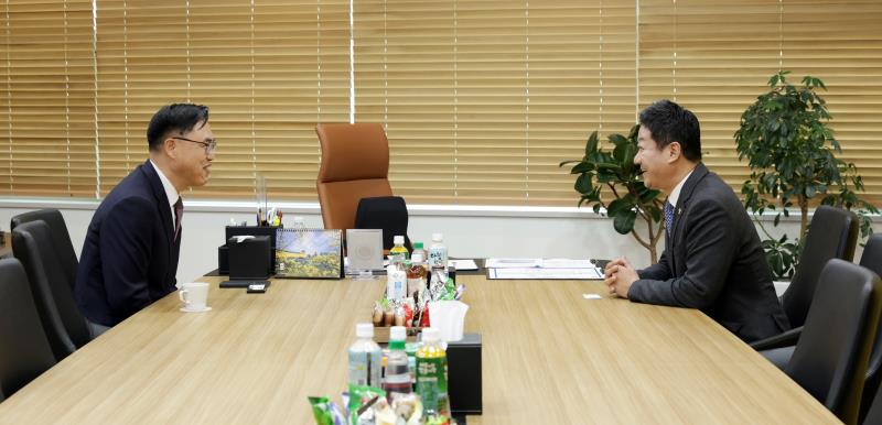 김진경 의장 신임 김재병 경기소방재난본부장 접견_4