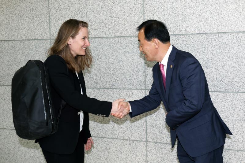 경기도의회 미래과학협력위원회 세계경제포럼(WEF) 관계자 접견 및 의회견학_2