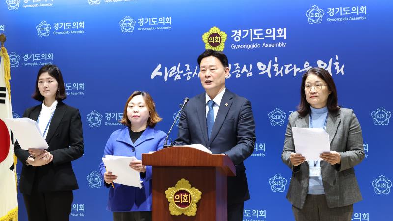 교섭단체 더불어민주당 입장문 발표 기자회견_5