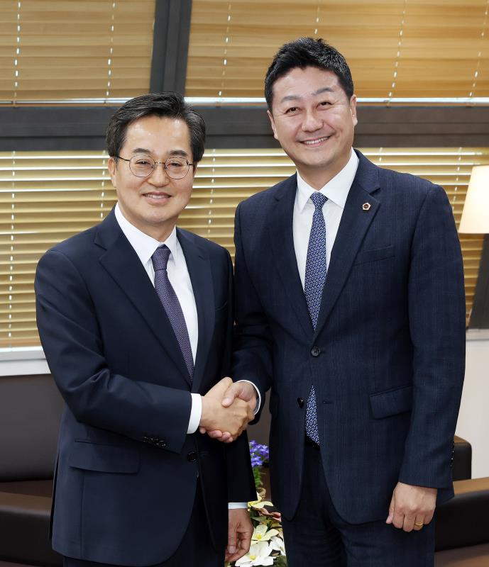 김진경 의장 김동연 도지사 접견_3