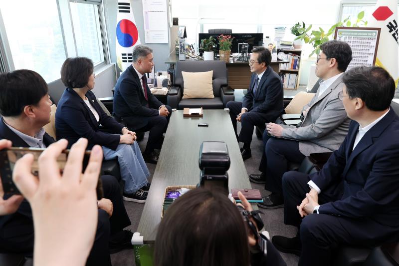 김정호 대표의원, 이애형 교행위원장, 김영기 의원 김동연 도지사 접견
