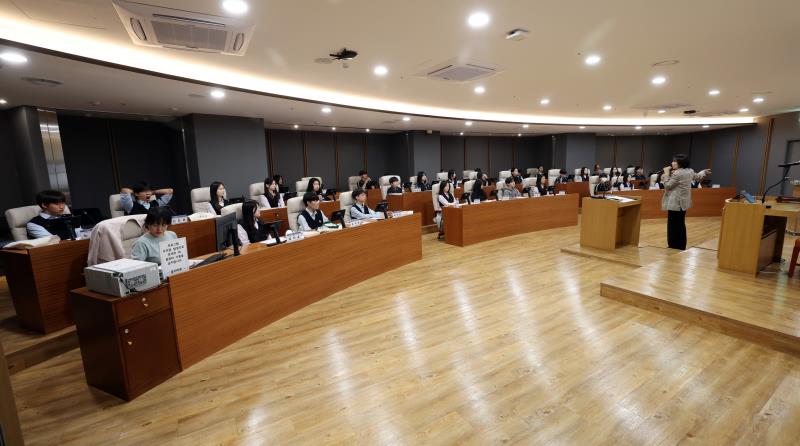 2025년 제8회 청소년의회교실(안양 호계중) 사진 2