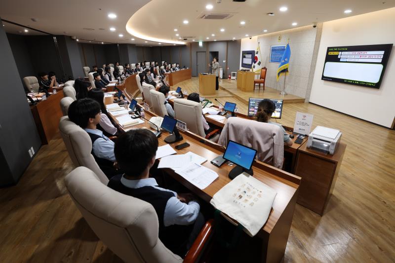 2025년 제8회 청소년의회교실(안양 호계중) 사진 3