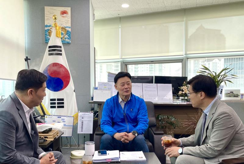 최종현 대표의원 신임 김대순 행정2부지사 접견_2